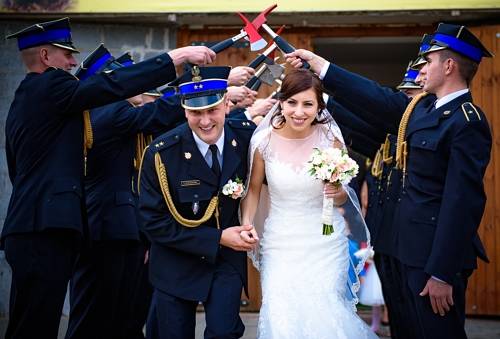 Ślub strażaka szpaler