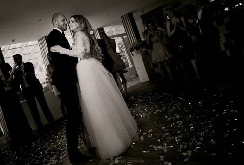 Para młoda w tańcu