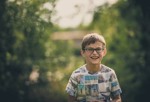 Uśmiechnięty chłopiec