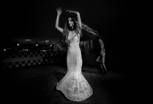 Panna młoda w sukni ślubnej