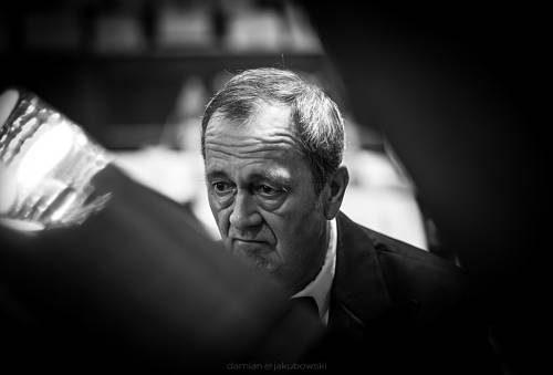 Czarno-biały portret mężczyzny